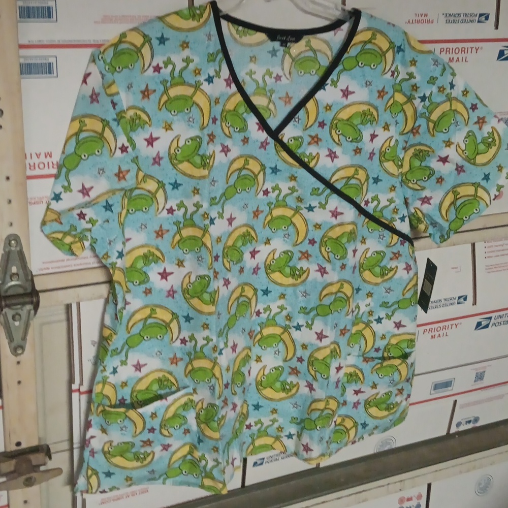 NWT...Just Love Size 2X Scrub Top *SKU 604)